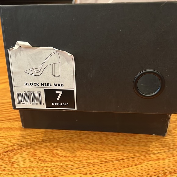 NIB Banana Republic Block Heel Mad - Picture 4 of 4